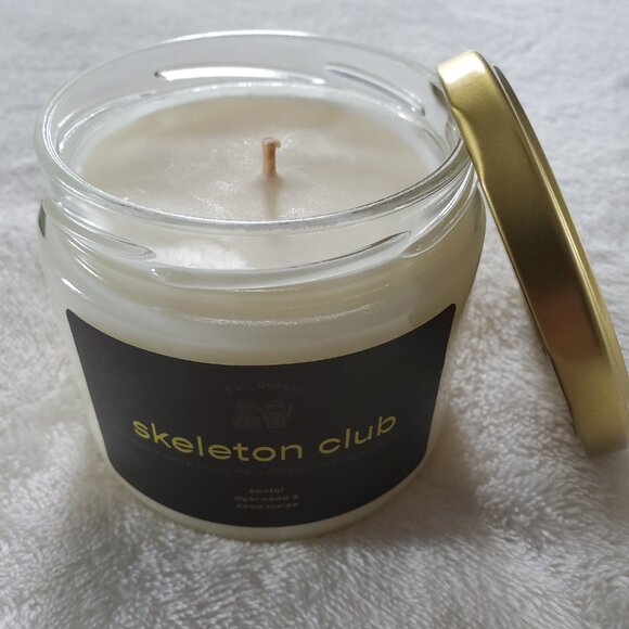 Evil Queen Skeleton Club Candle - Picture 2 of 4